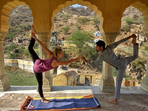 The New Spiritual Standard: Finding Authentic Lineage in Delhi's Yoga Centres